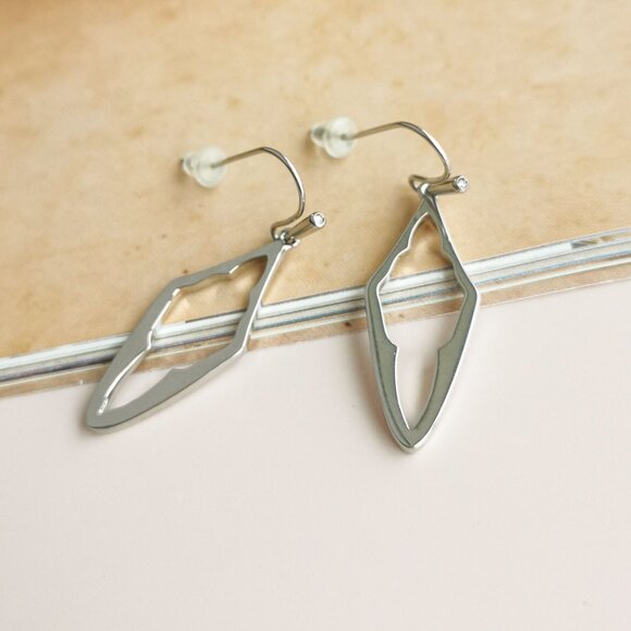 Kendra Scott Elongated Abbie Open Frame Earrings Silver - Picture 4 of 4